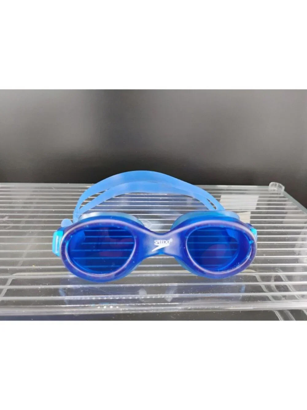 Speedo Swim Goggles With Blue Neoprene Case Adjustable Strap Durable